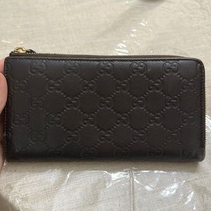 Authentic Gucci leather wallet